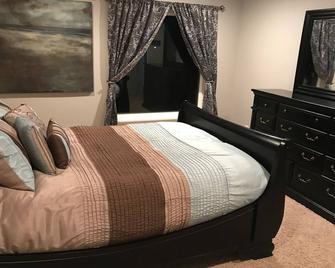 New! Cozy ground-floor guest apartment. Beautiful foothill location. - Pleasant Grove - Bedroom