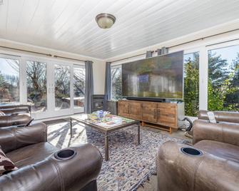 Litchfield County Four Season Country Paradise - Roxbury - Living room