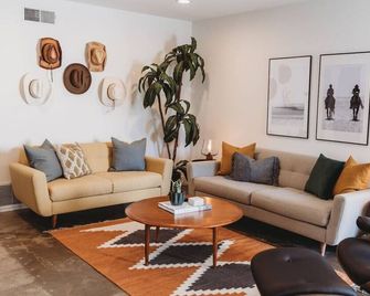 Casa De Vaqueros! Family&pet Friendly! 3 - San Juan Capistrano - Sala de estar