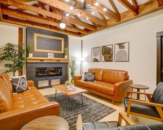 The Mill Hotel - Waunakee - Lobby
