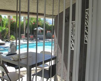 Hidden Gem in a Secluded Resort Like Setting - بالم سبرينغس - حوض السباحة