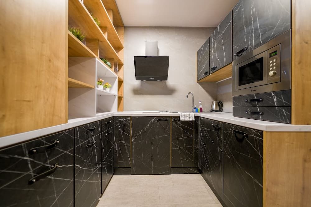 سفاروج يونيك أبارتمنت باي تشورز - براتيسلافا - مطبخ