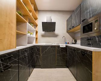 سفاروج يونيك أبارتمنت باي تشورز - براتيسلافا - مطبخ