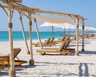 Bab Al Nojoum Hudayriyat Camp - אבו דאבי - חוף