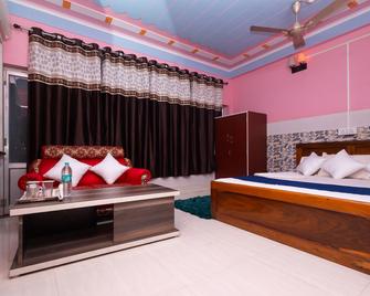 Raja Hotel And Lodge - Kharagpur - Bedroom