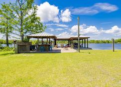 Adorable Cottage On Fish River In Magnolia Springs - Fishing & Fun! - Foley - Patio