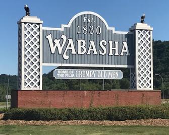 Beautiful bluff top condo overlooking Coffee Mill Ski and Mississippi river. - Wabasha - Building