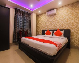 OYO Hotel Blue Bird Annexe - Nagaon - Bedroom