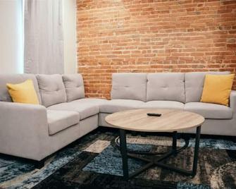Sleek and Cozy Micro Fells Point Residence! - Baltimore - Sala de estar