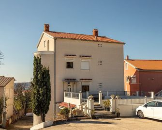 Apartments Grof - Selce - Building