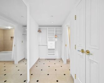 2BR 3BA Condo by the Boardwalk | CozySuites at Showboat - Atlantic City - Corredor