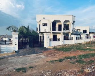 Gina’s Valley Suites - Sunyani - Building