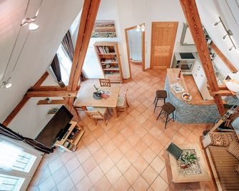 Apartment (75sqm) for up to 6 people. with 2 bedrooms and sauna - Markt Einersheim - Wohnzimmer