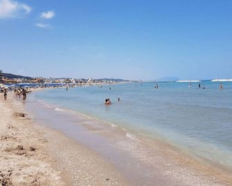 Elegant apartment a stone's throw from the sea - Civitanova Marche - Beach