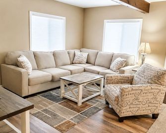 Blackswamp North: Private Up North Cabin Near Higgins Lake State Park - Roscommon - Sala de estar