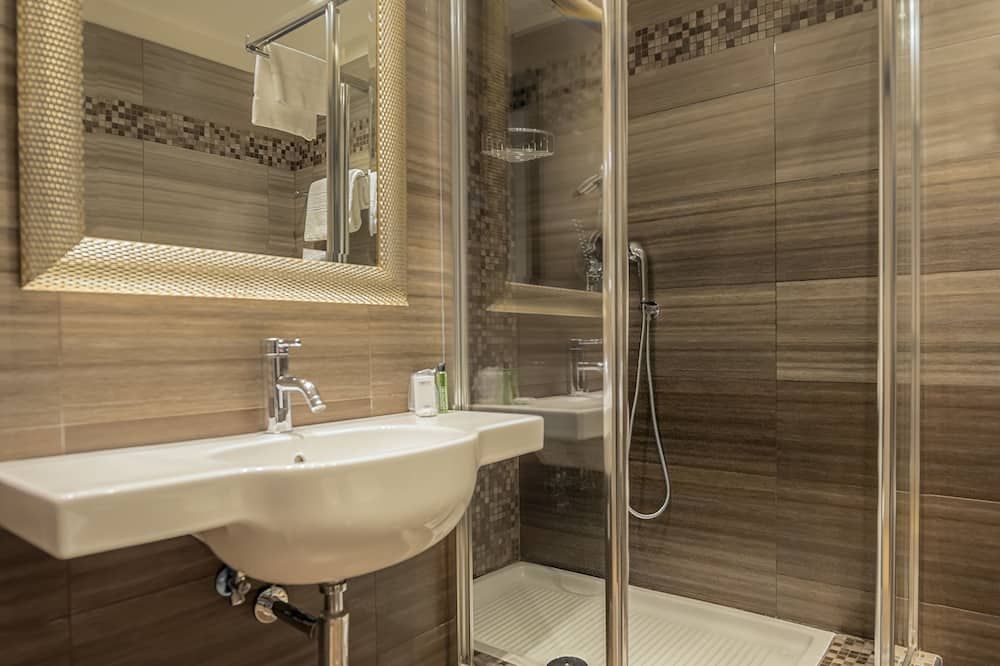 Rome Airport Hotel Fiumicino - Fiumicino - Bathroom
