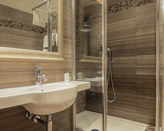 Rome Airport Hotel Fiumicino - Fiumicino - Koupelna