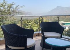 Villa Marley - Come experience the beauty of nature in luxury - Khopoli - Balcony