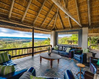 Hitgeheim Country Lodge - Addo - Balcón