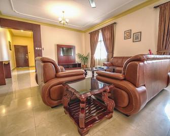 Frsan Plaza Hotel - Manama - Living room