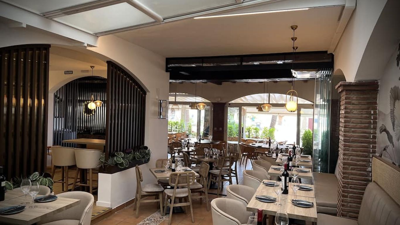 Hostal Marissal by Dorobe