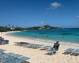 Privacy. Romantic Private Pool Villa @ Sapphire. Generator - 聖托馬斯島 - 海灘