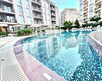 Menada Rainbow Apartments - Nessebar - Pool