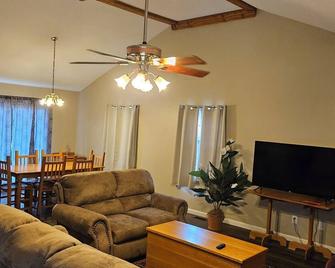 I 40 Hideaway House - Waverly - Sala de estar