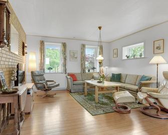 Cozy home in Rødekro with WiFi - Rodekro - Sala de estar