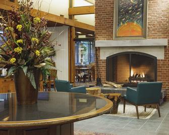 ويليامسبرج وودلاندز هوتل آند سويت، ، آن أوفيشال كولونيال ويليامسبرج هوتل - وليامز (فرجينيا) - ردهة