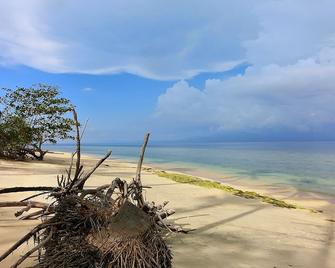 Onong Resort - Manado - Beach
