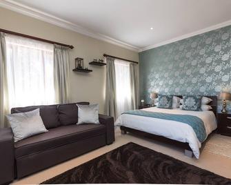 Luxury Studio- Secure & Upmarket Residential Estate Great Location! - Midrand - Bedroom