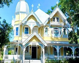 Historic \'Cozy Bungalow\' in the heart of Mt. Dora!! Pet Friendly. - Mount Dora - Building