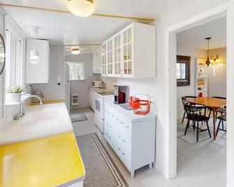 Cottage at Evangeline Beach & near Local Wineries - Grand Pré