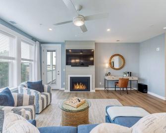Hamilton Cay Reserve At Bermuda Bay By Kees Vacations - Kill Devil Hills - Living room