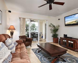 Palm Coast Resort 109 - Palm Coast - Living room