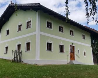 Spacious 100sqm apartment with terrace for 5 people - Bad Kötzting - Gebäude
