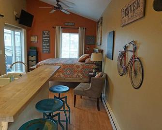 Industrial Old Town Bungalow w/ Free Cruiser Bikes - Fort Collins - Bedroom