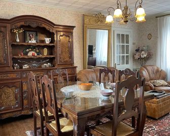 Family home with AC and wifi in Bourbon Mountain - Arfeuilles - Comedor