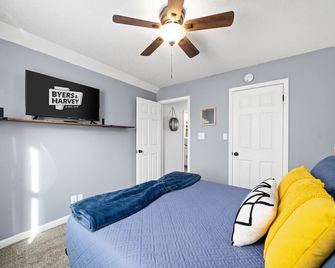 Hudson House 0.2 Miles to Red River w/ King Bed (1726 Broadripple Drive) - Oak Grove - Slaapkamer