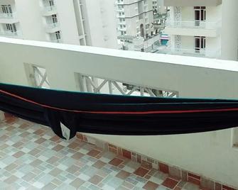 Paul's Home - Entire Place full of amenities - Greater Noida - Balcony