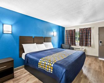 Red Carpet Inn and Suites - Bellmawr - Bedroom