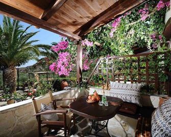 Yiannis Retreat - Sitia - Innenhof