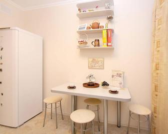 Guest Rooms on Kazanskaya Hotel - San Petersburgo - Comedor