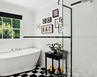 Charming Country Escape - Colo Vale - Bathroom