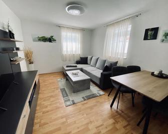 لاكسوريوزيس أوند مودرنيس أبارتمنت - زيرل - غرفة معيشة