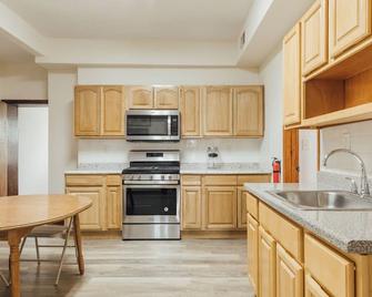 Best value ironbound / newark mins 2 NYC, EWR - Newark - Kitchen