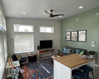 Suite at the Watertower - 10 min walk to PSU campus and Downtown State College! - State College - Living room