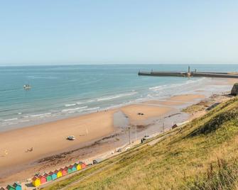 Tyreman's Return - Whitby - Beach