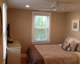 Private Coastal Cottage - Single Private - Central Air, Xfinity Cable, Wifi - Wildwood Crest - Bedroom